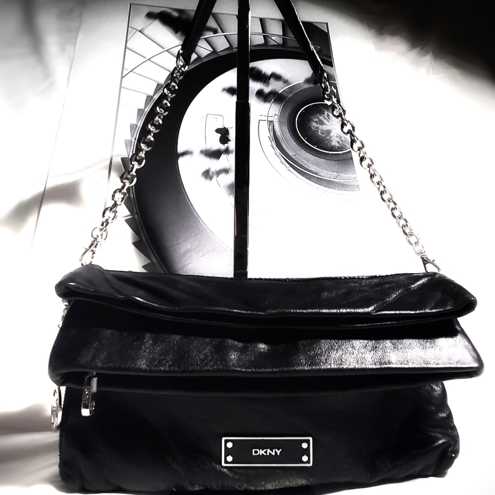 DKNY BLACK LEATHER MULTI COMPARTMENT CLUTCH/SHOULD